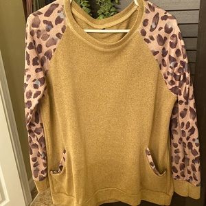 Leopard Sleeve Top